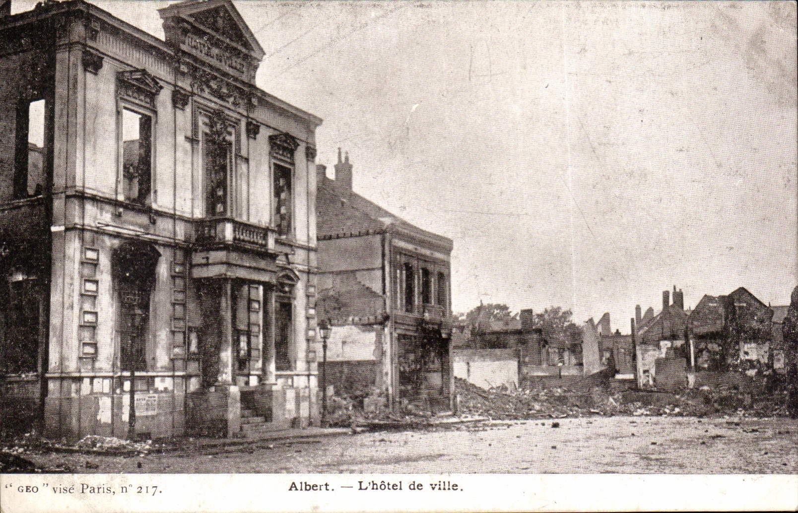 CPA Albert L'Hotel de Ville Militaria 