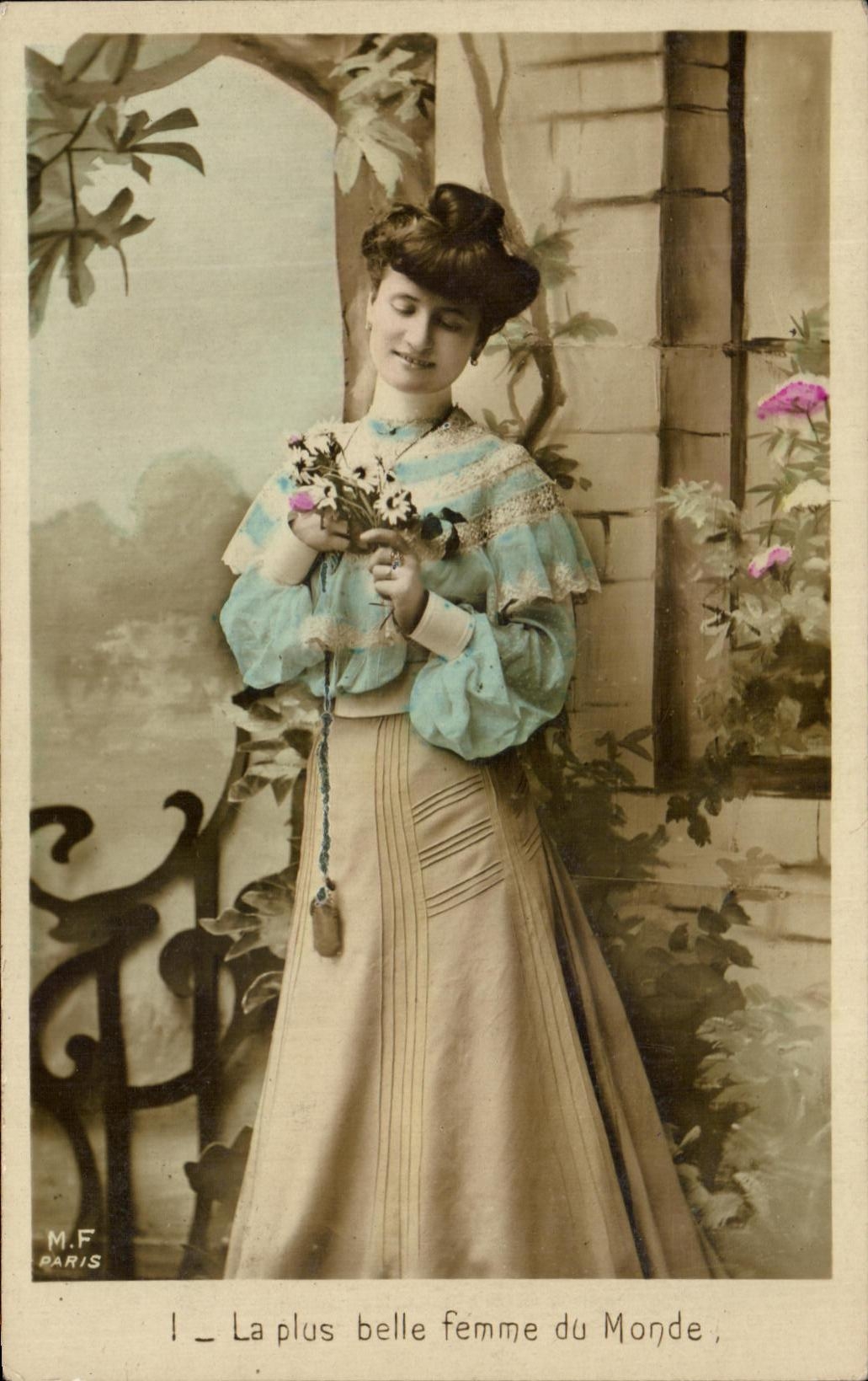 CPA La plus belle femme du Monde Fantaisie