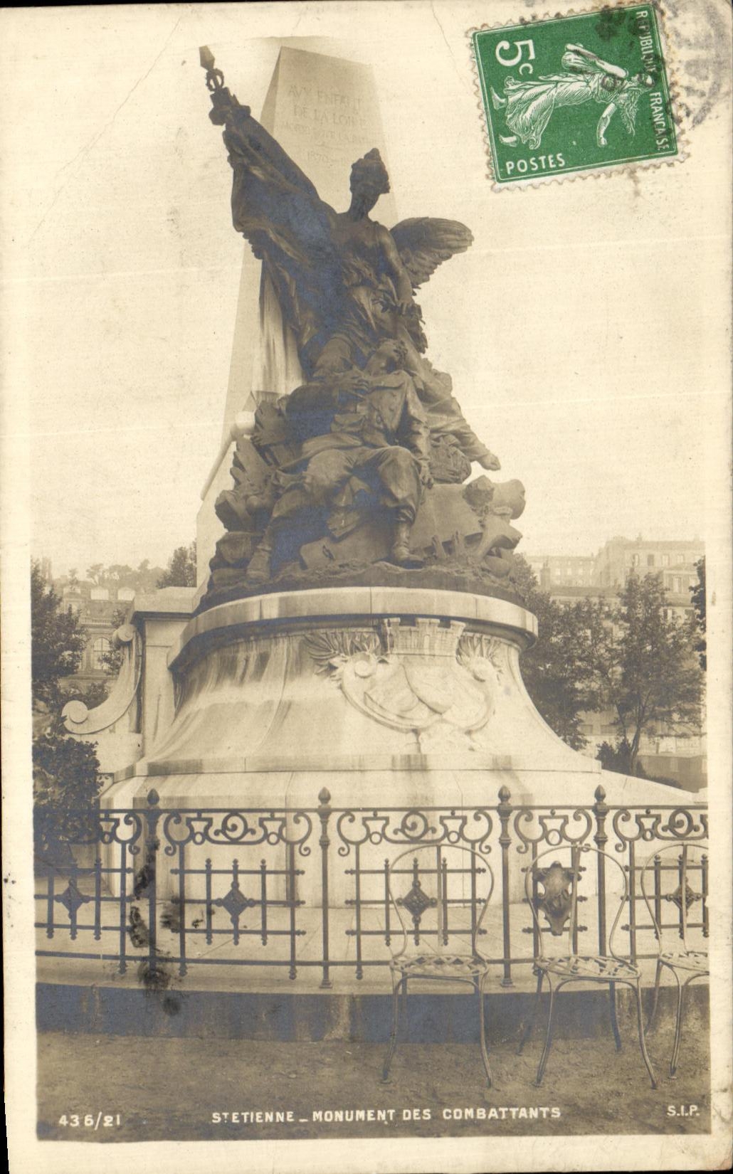 Monumento de CPA St Etienne de los combatientes de Militaria