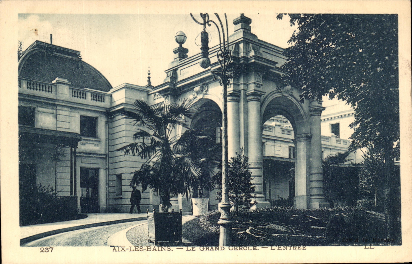 CPA Aix Les Bains the Large Circle Entrance