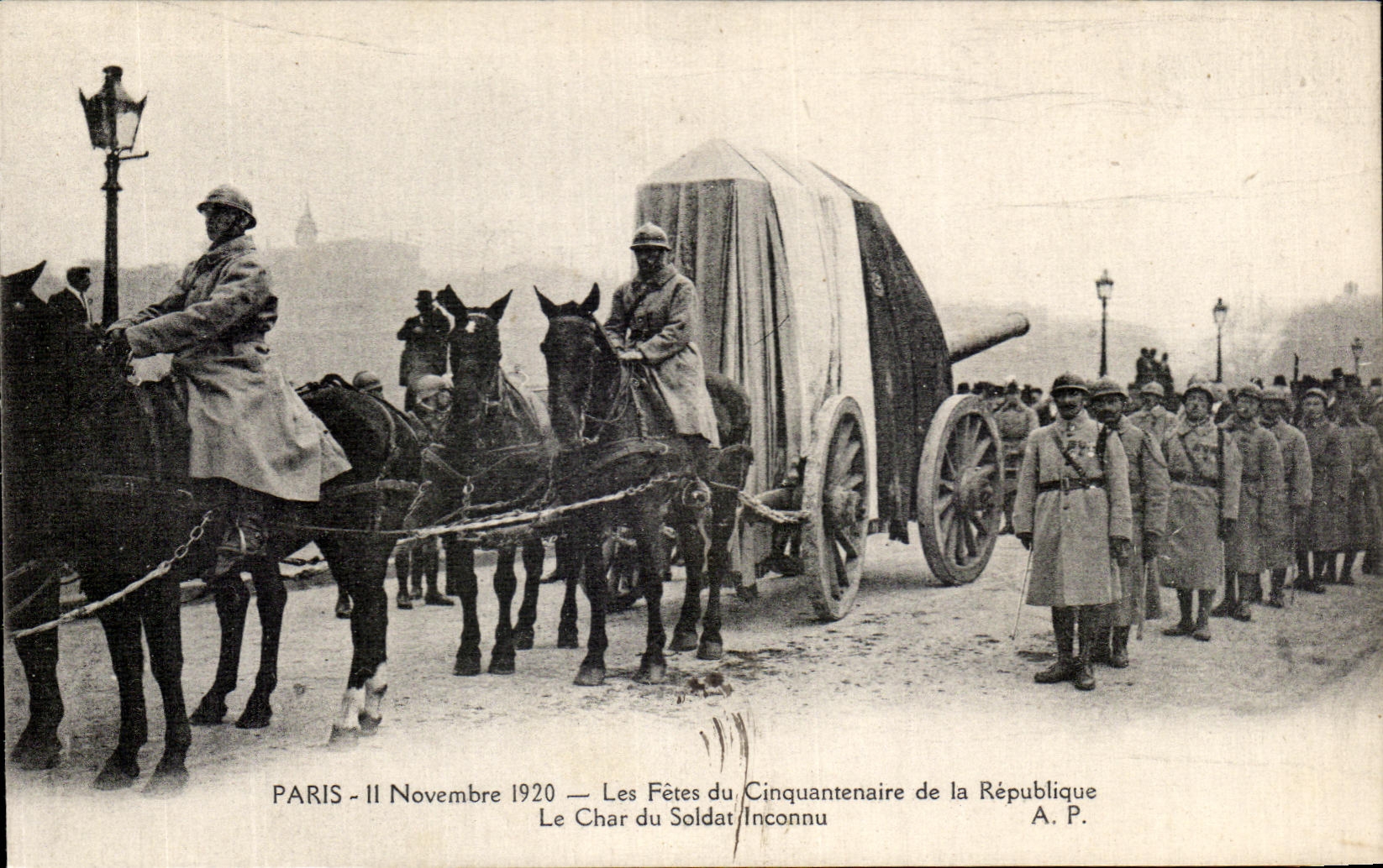CPA Paris Les Fetes du Cinquantenaire de la Republique Le Char du Soldat Inconnu Militaria