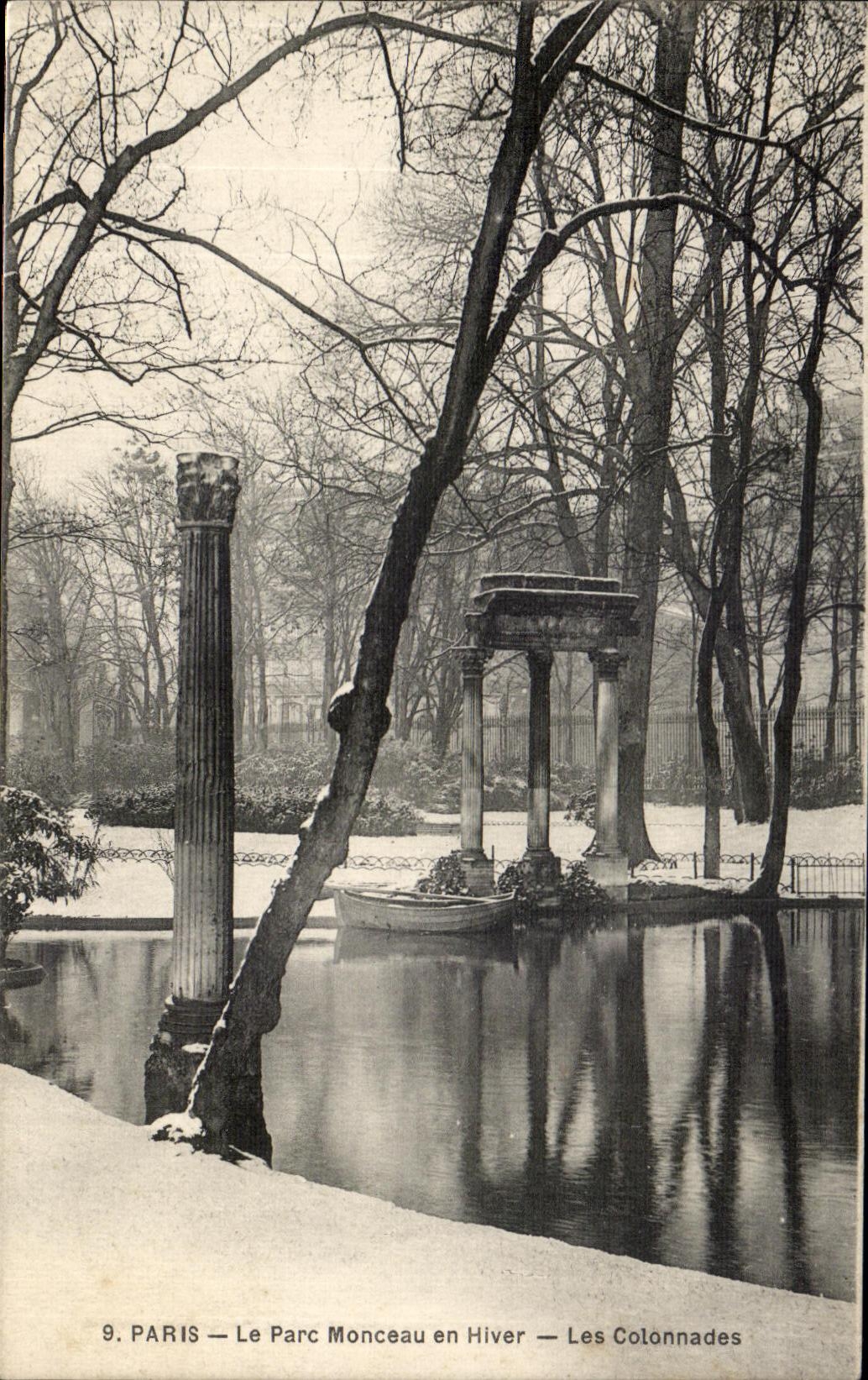 CPA Paris Park Heap in Winter Colonnades