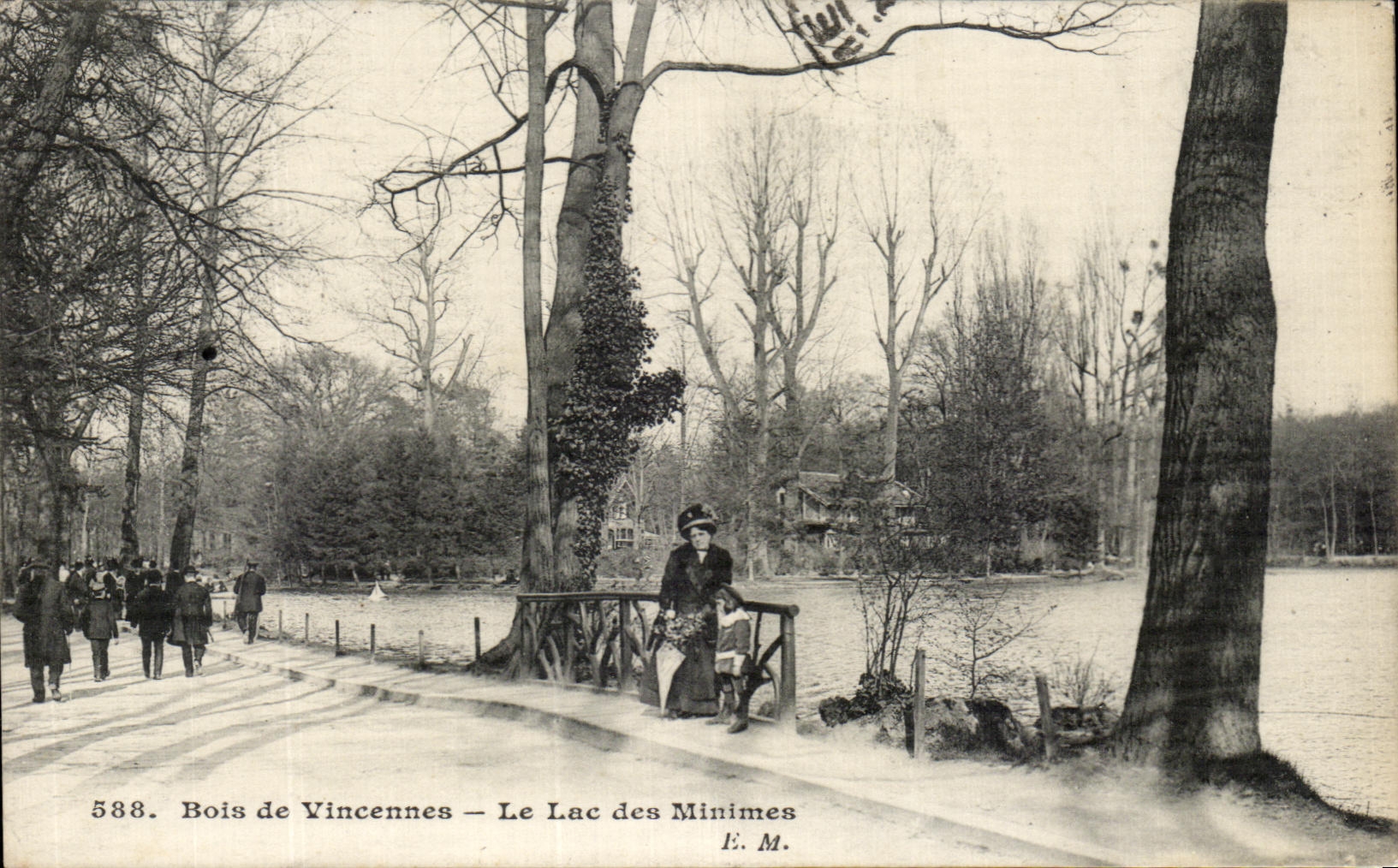 CPA Paris Wood of Vincennes the Lake of the Tiny ones