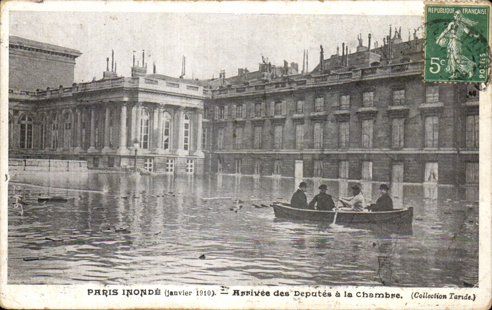 CPA Paris Inonde Arrivee des Deputes a la Chambre