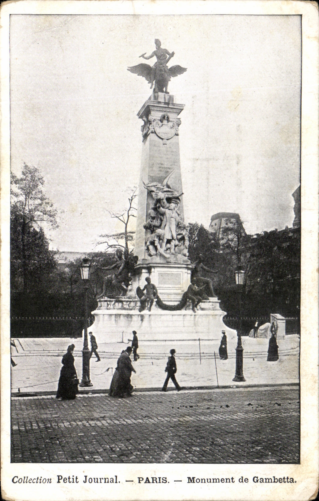 CPA Collection Small Newspaper Paris Monument of Gambetta