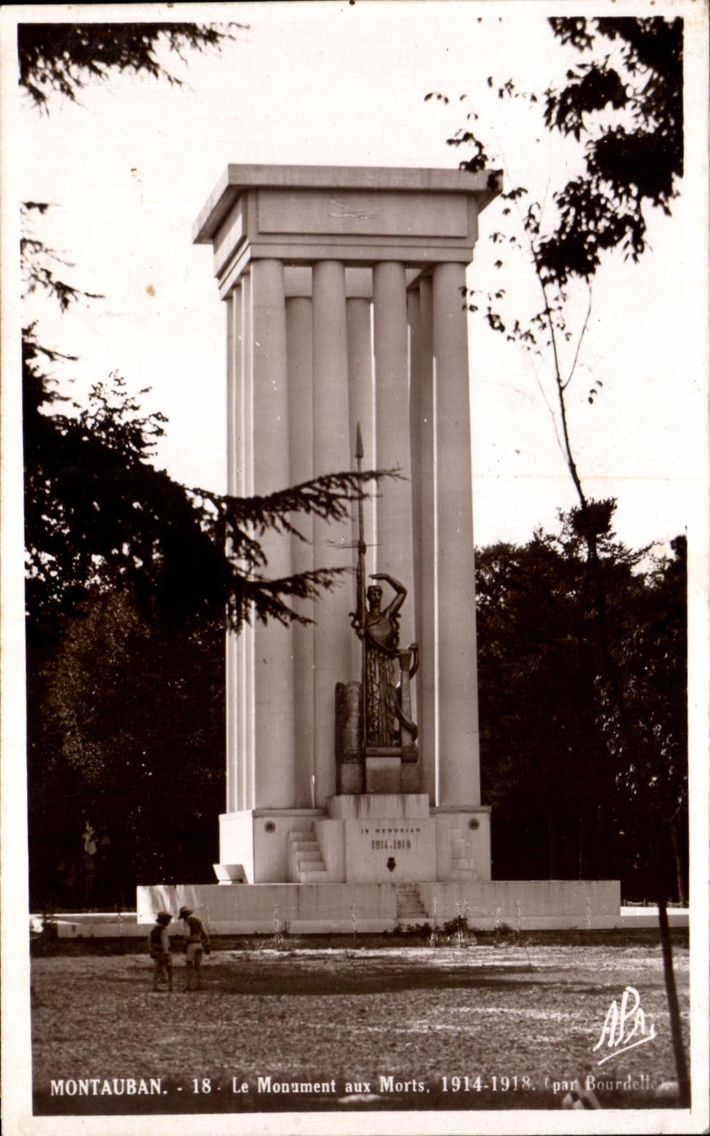 CPA Montauban Le Monument aux Morts 1914 1918 Militaria