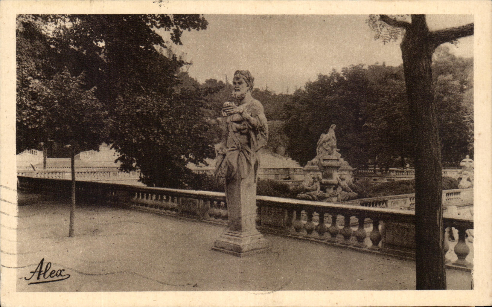 CPA Nimes jardin de la Fontaine La Nymphee