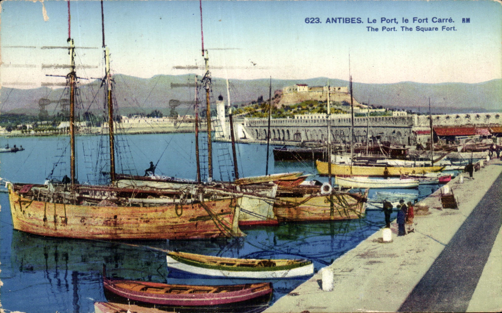 CPA Antibes Le Port le Fort Carre Bateaux