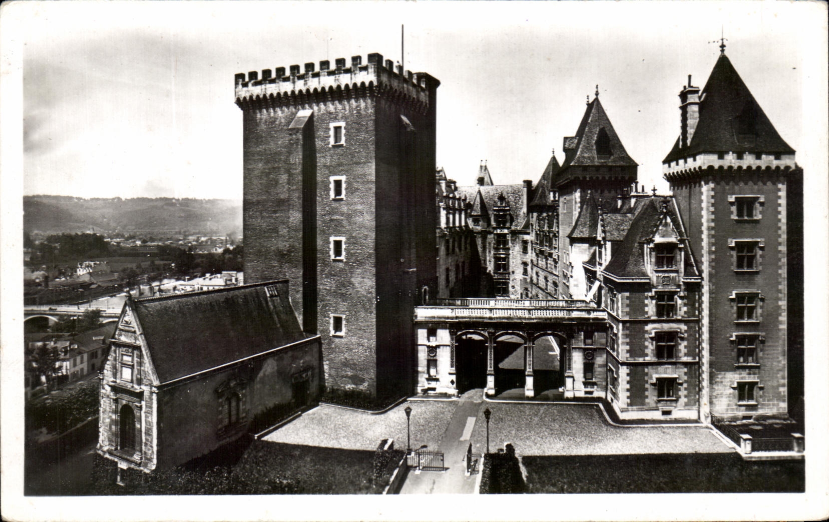 CPA Pau the Castle Keep And Frontage Is