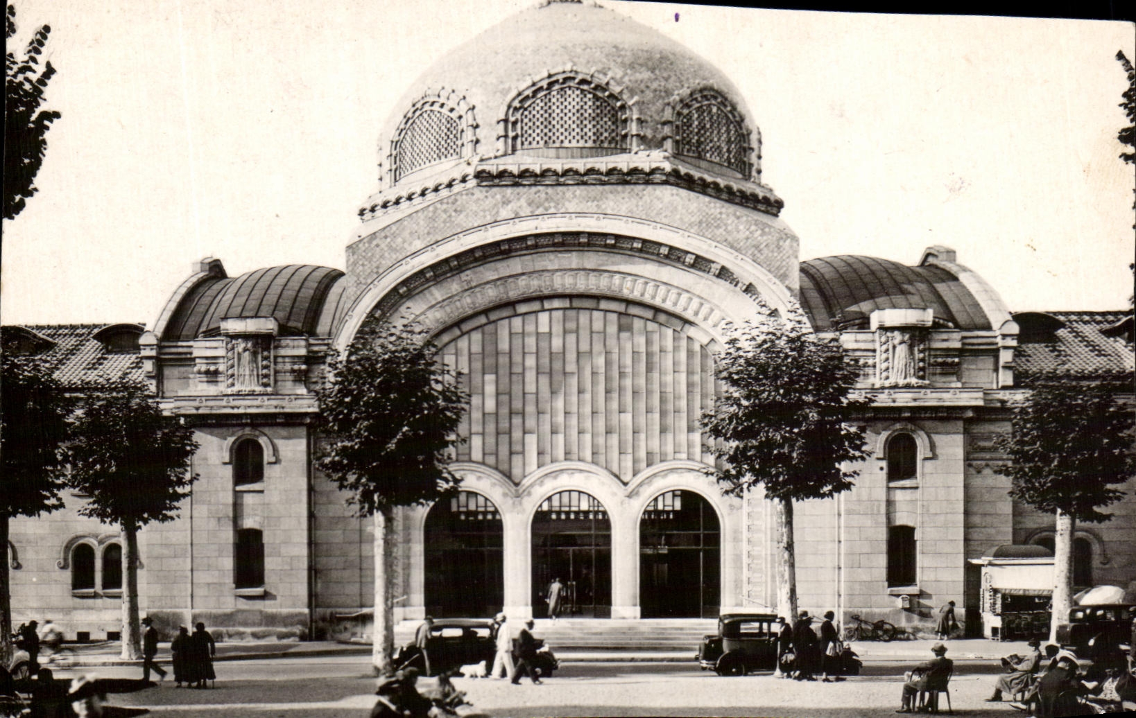 CPA Vichy Etablissement Thermal De lere Classe Entree principale