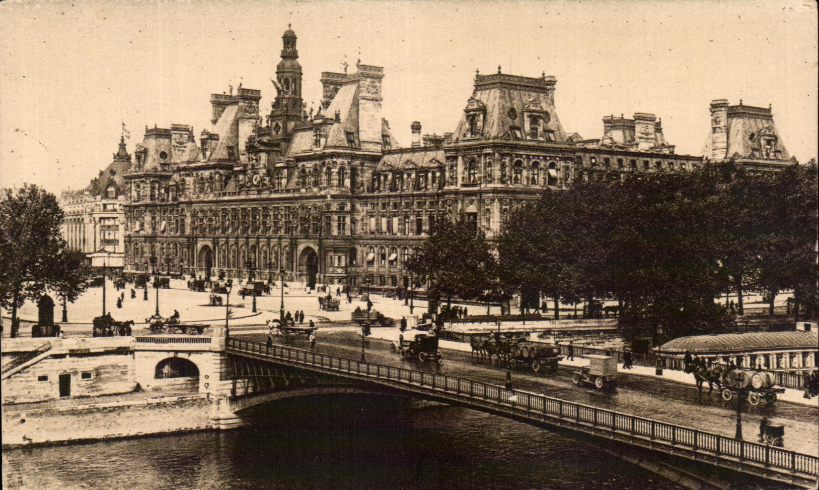 CPA Tout Paris l'Hotel De Ville Le Pont d'Arcole