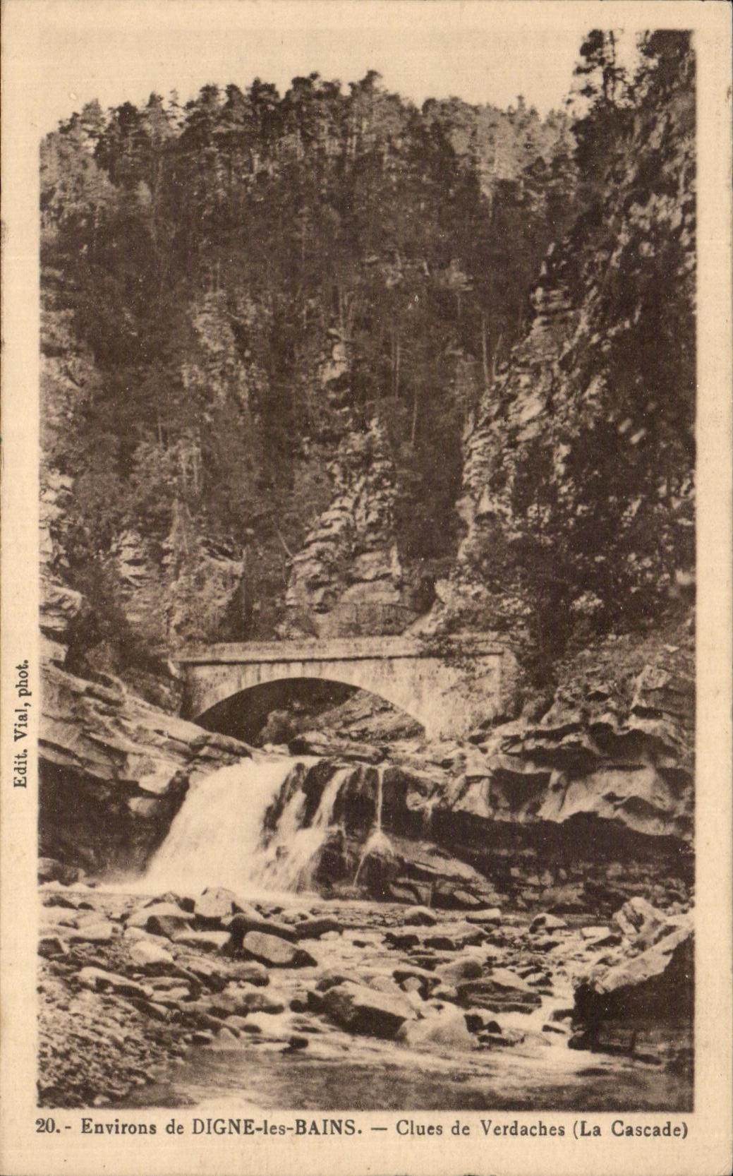 CPA Environs De Digne Les Bains Clues De Verdaches la cascade