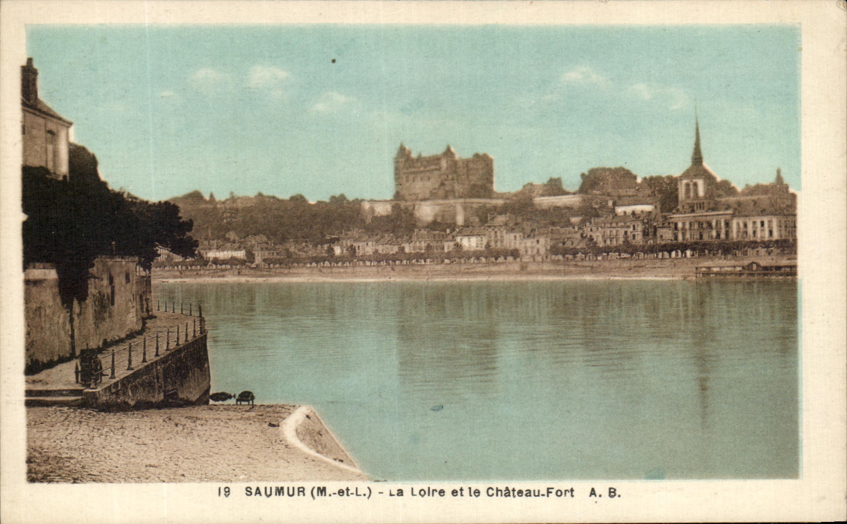 CPA Saumur La Loire et le Chateau Fort