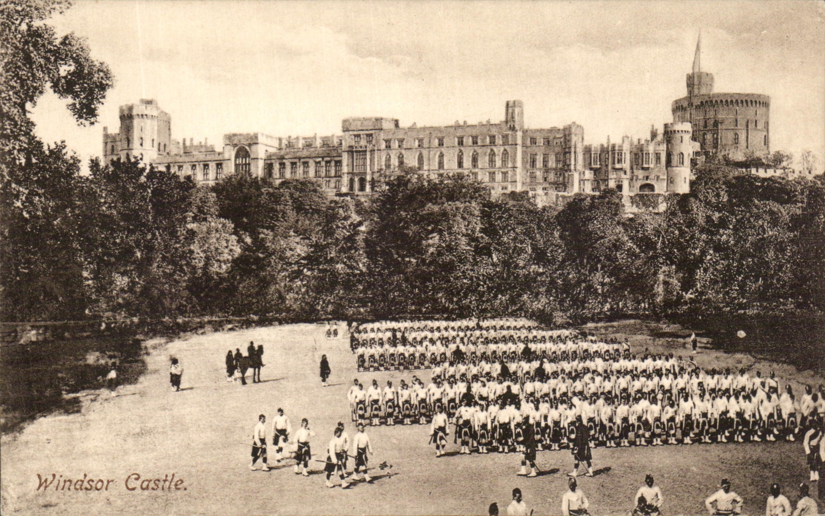 CPA Windsor Castle Militaria Guards