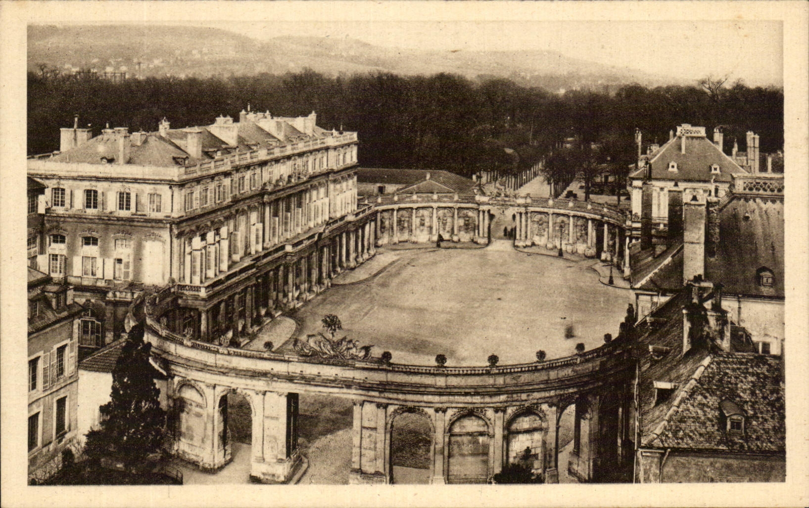 CPA Nancy L'Hemicycle de la Carriere Palais du Gouvernement