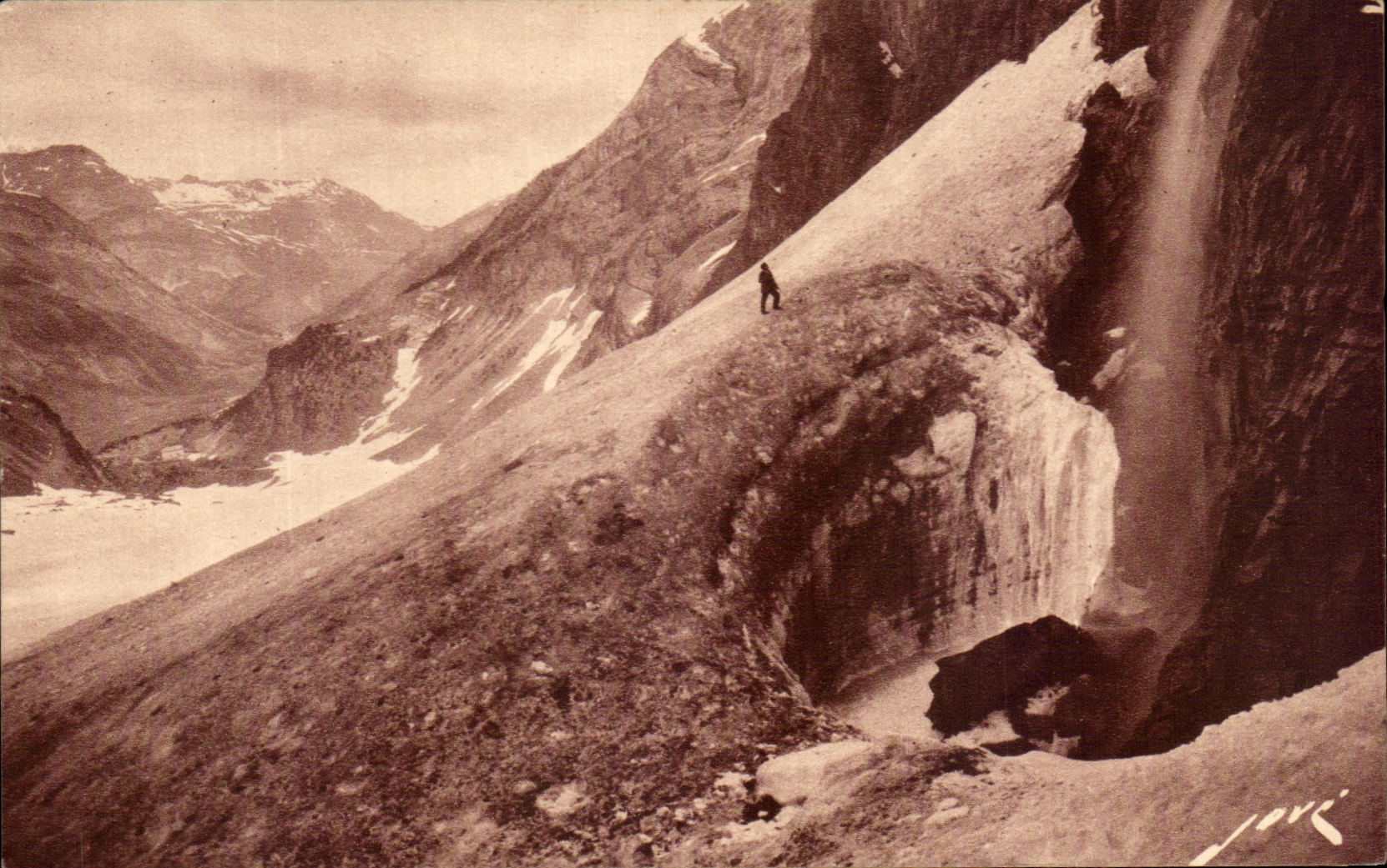 CPA All Gavarnie France the Pit of the Cascade in winter At the bottom i' emtre of the Circus