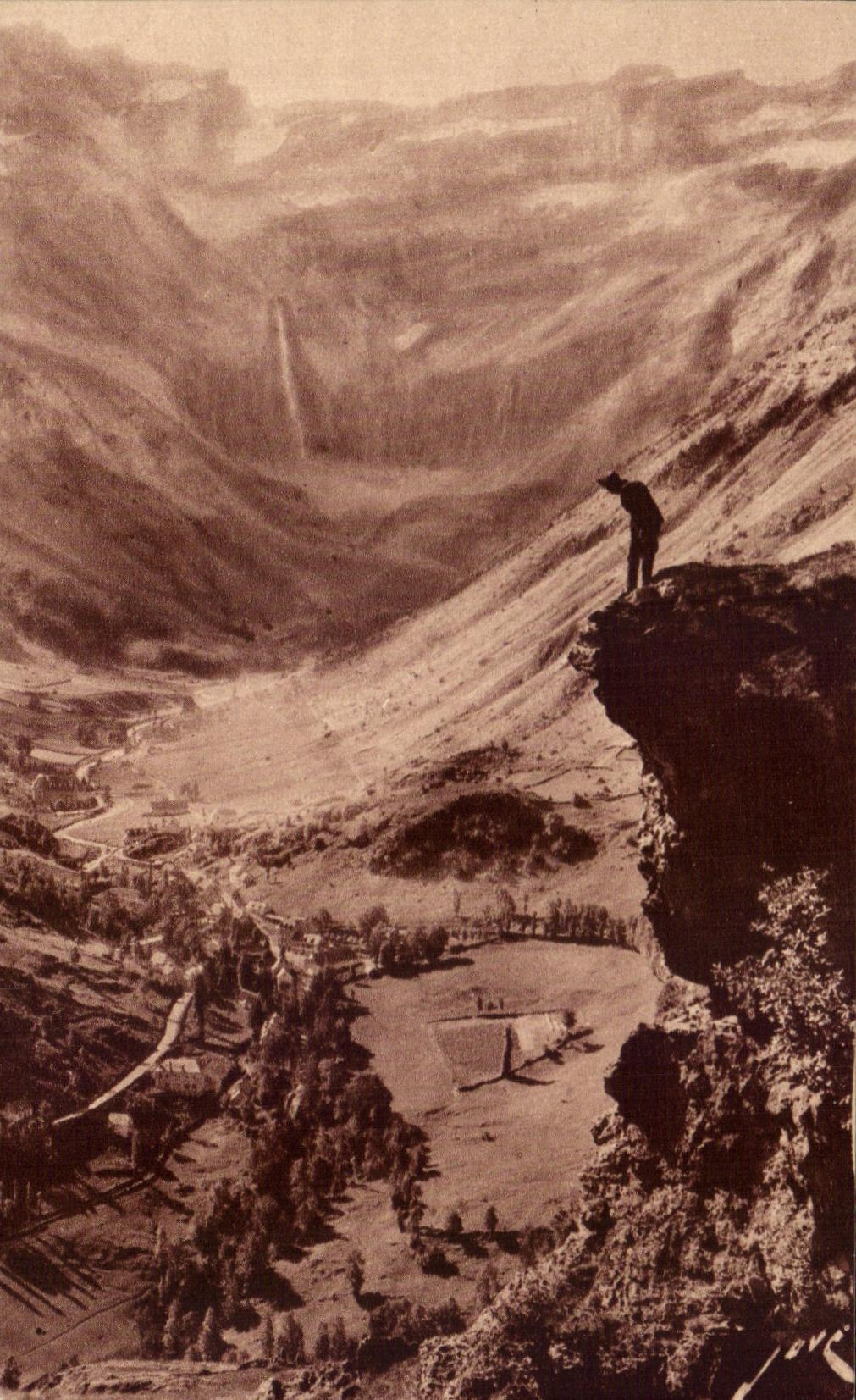 CPA All Gavarnie France Overall picture at the bottom the Circus and the Large Cascade