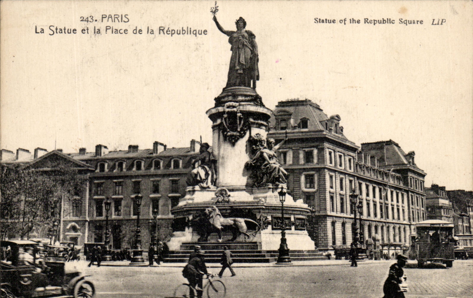 CPA Paris La Statue Et La Place De La Republique Lion