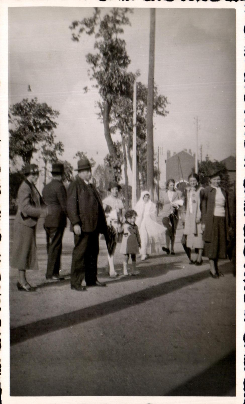 CARTE PHOTO Passants
