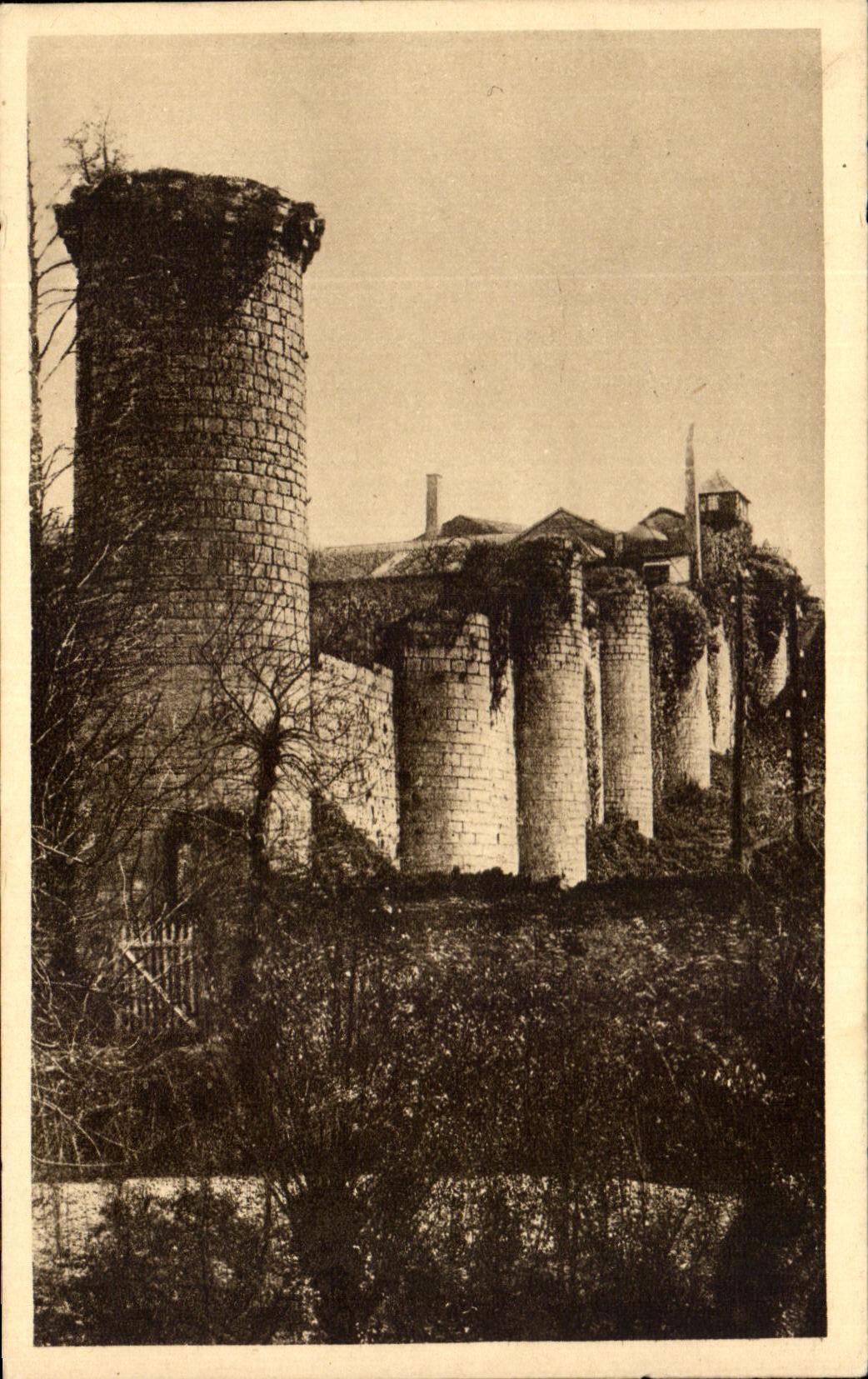 CPA Poitiers Vallee de la Boivre Les Vieux murs de la Ville a Pont Achard