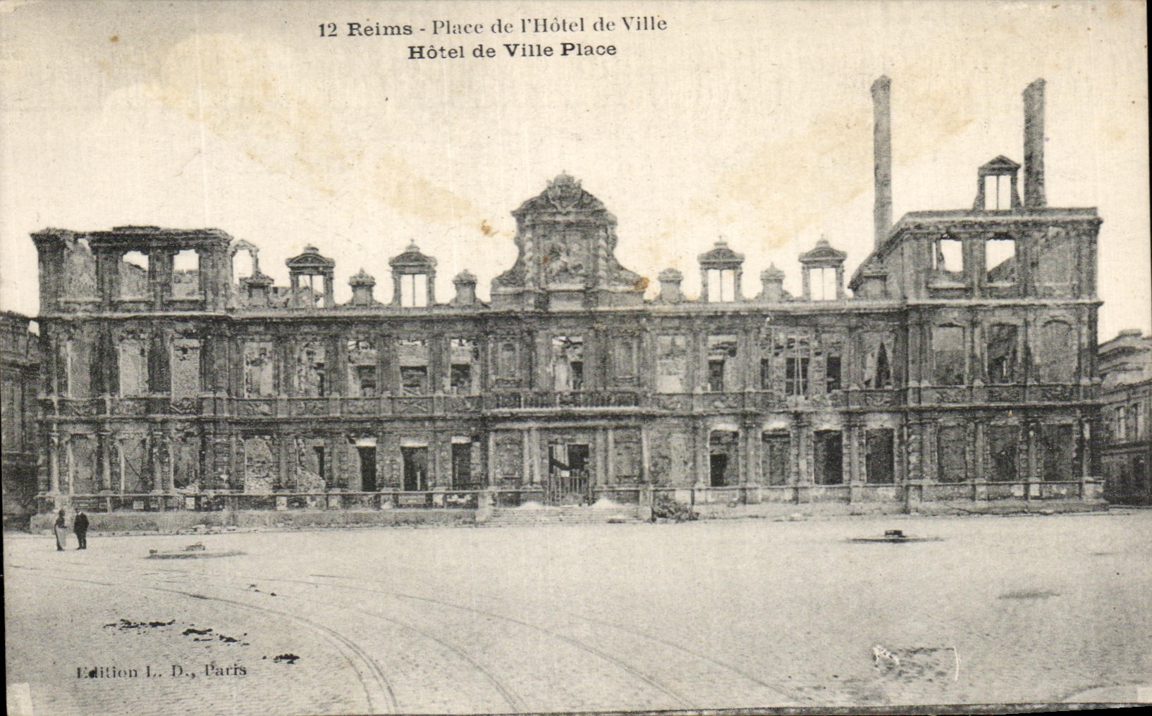 CPA Rheims Places Of Hotel De Ville Militaria