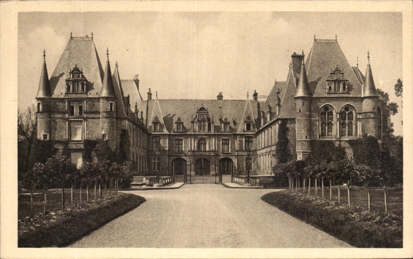 CPA Chateau De Marchais La Facade