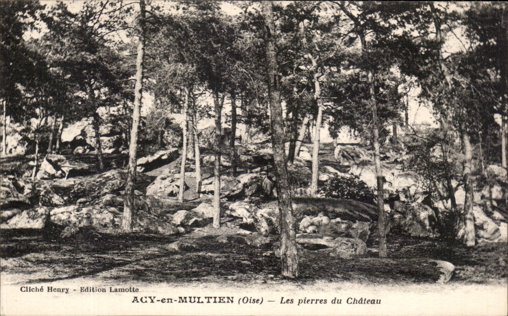 CPA Agy en las piedras de Multien del castillo