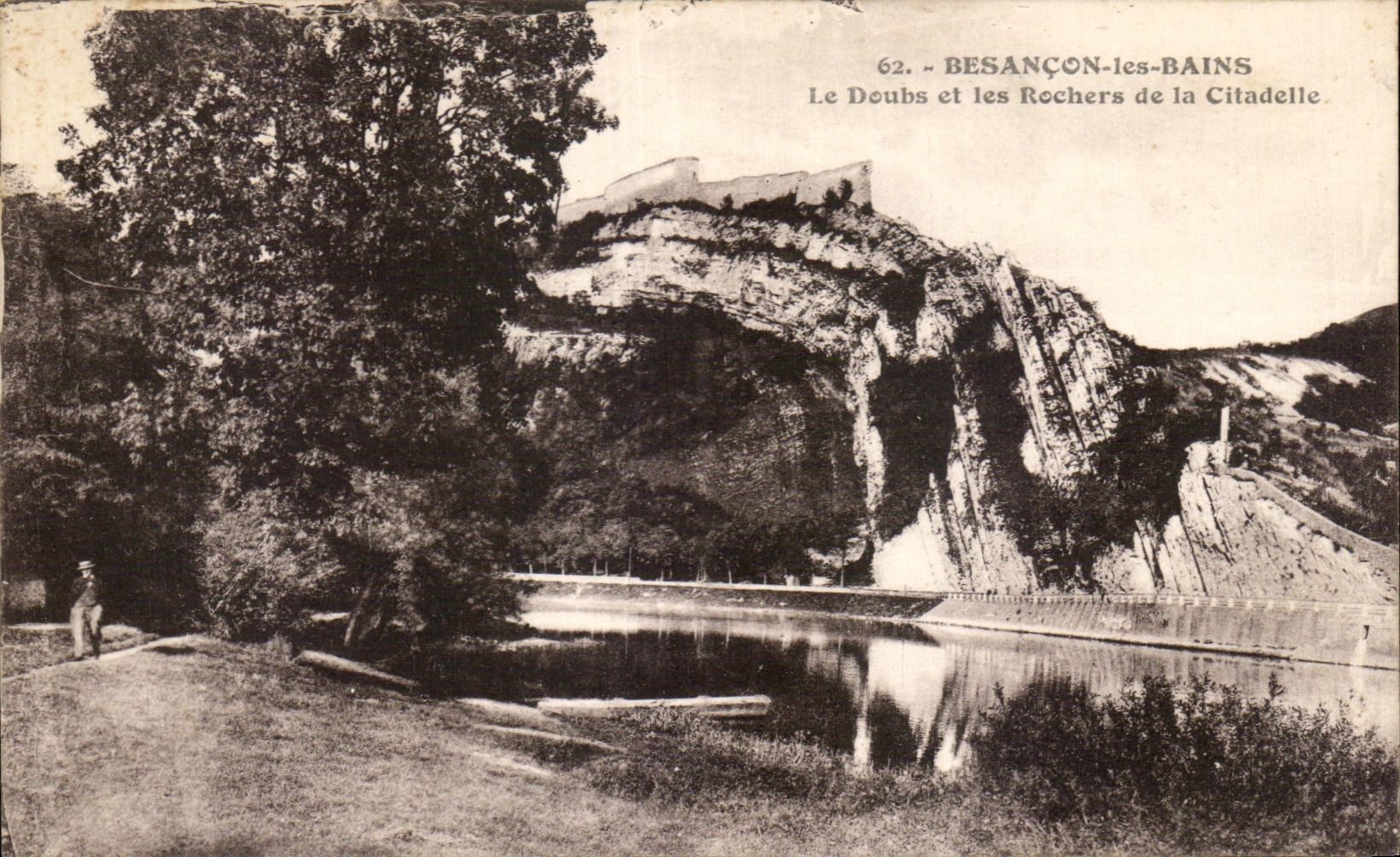 CPA Besacon Les Bains Le Doubs et les Rochers de la Citadelle