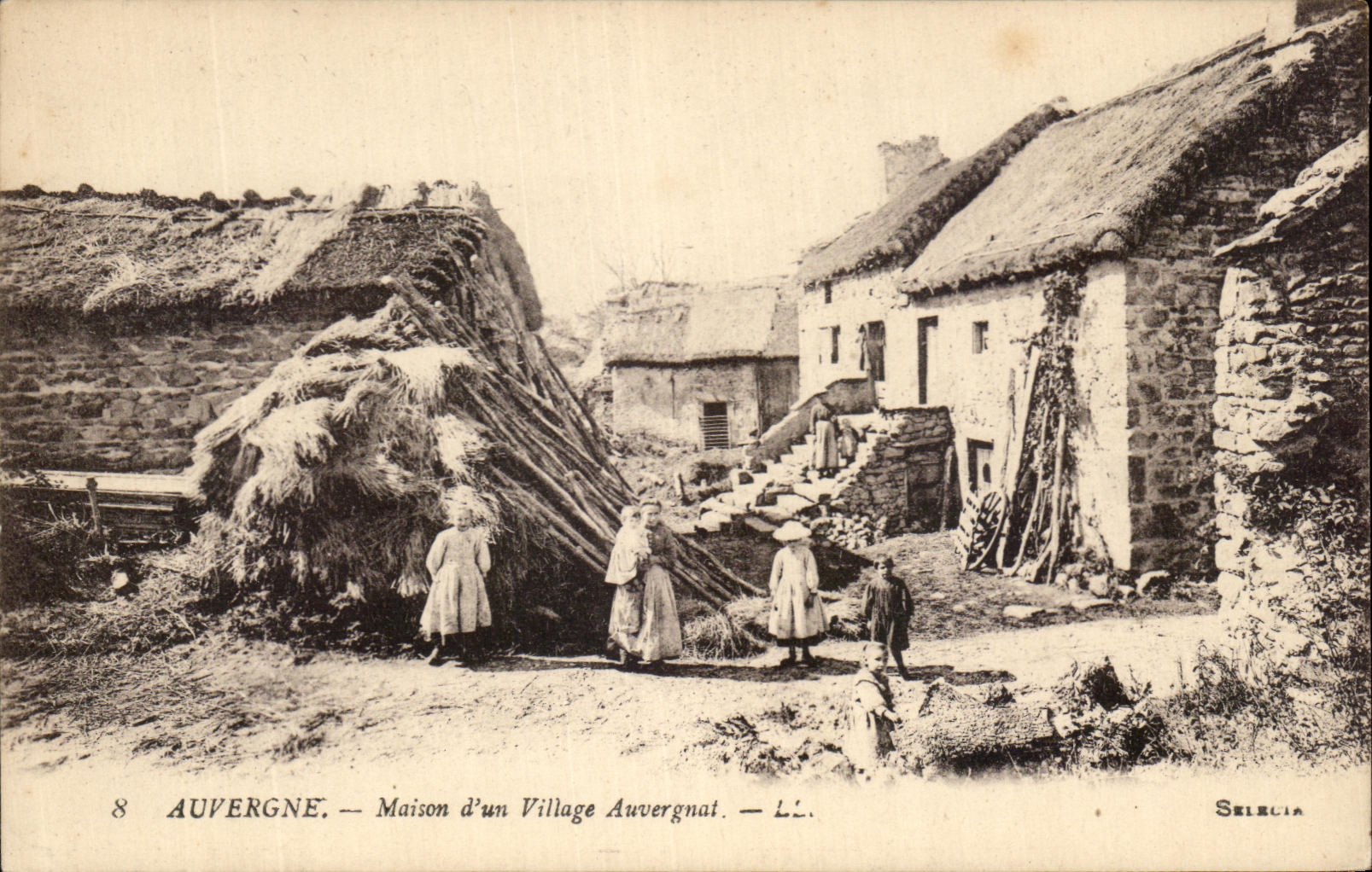 CPA Auvergne House of a Village Auvergnat Folklore Costume