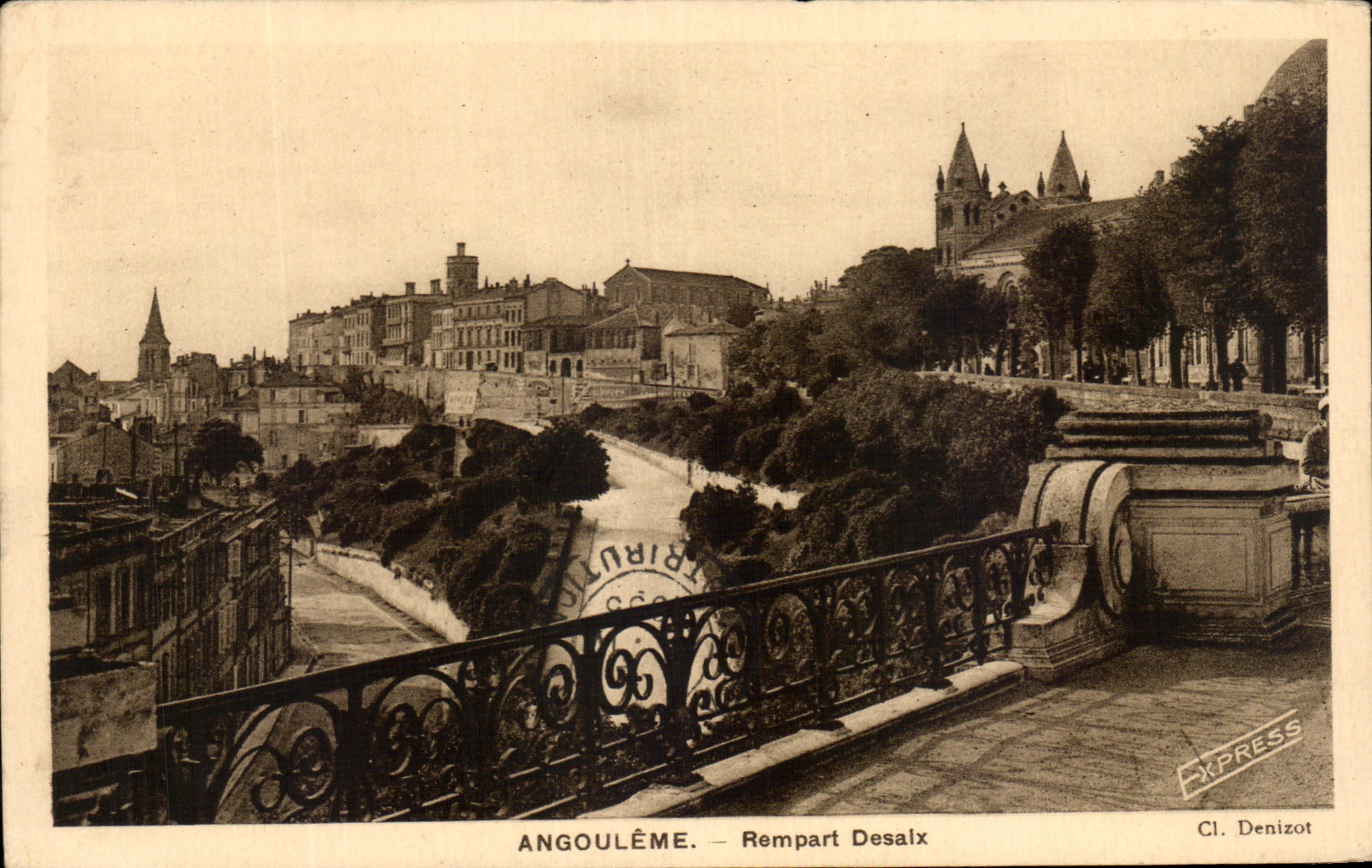CPA Angouleme Rempart Desaix