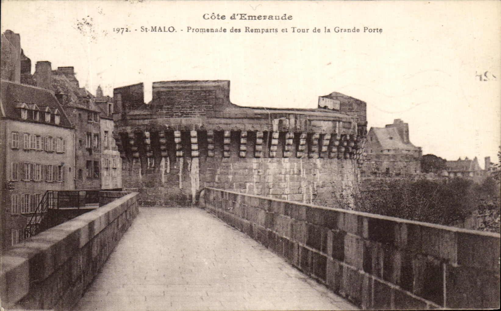 CPA dimensiona la promenade del St Malo de la esmeralda de las paredes y del viaje de la puerta grande