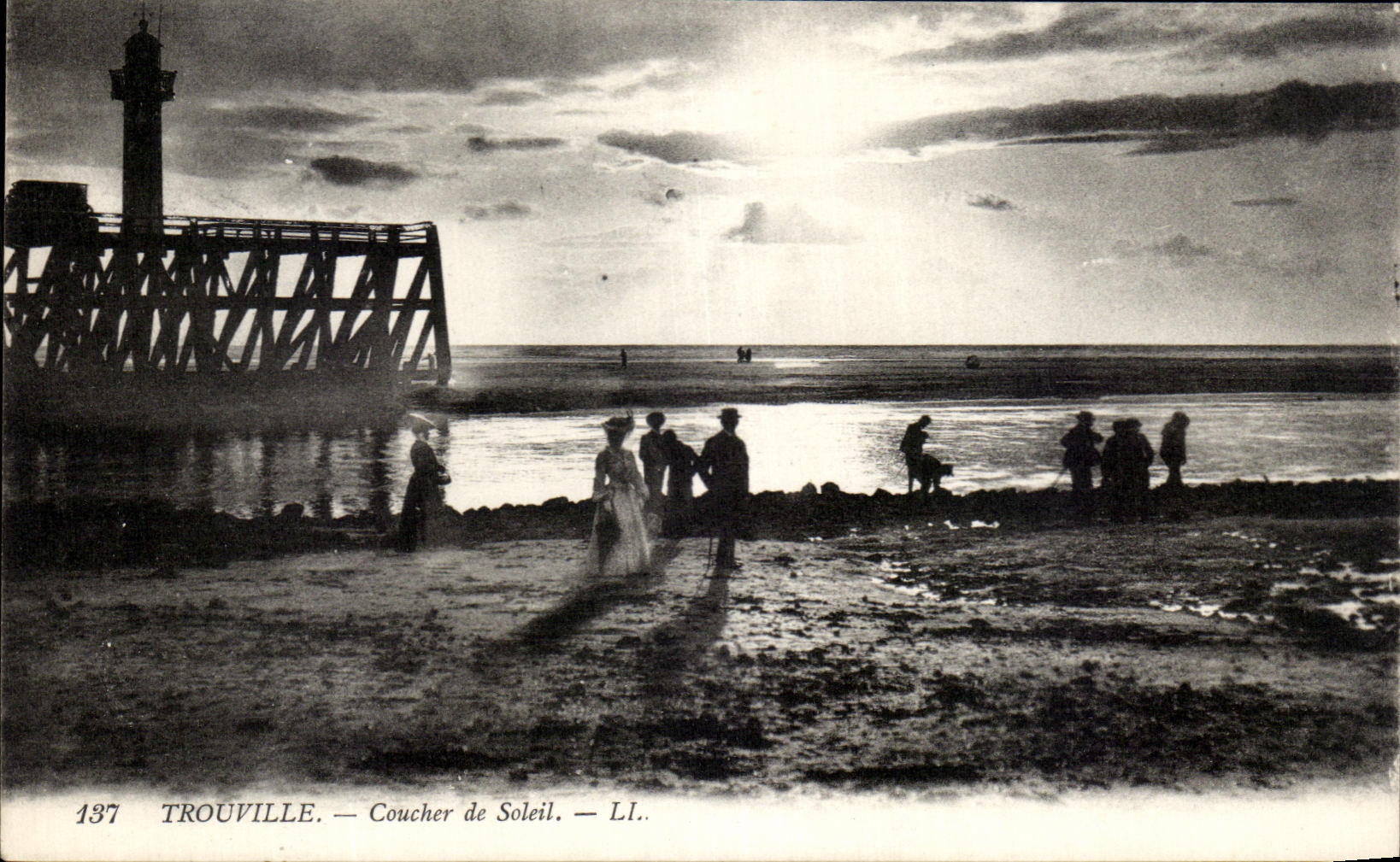 CPA Trouville Sunset