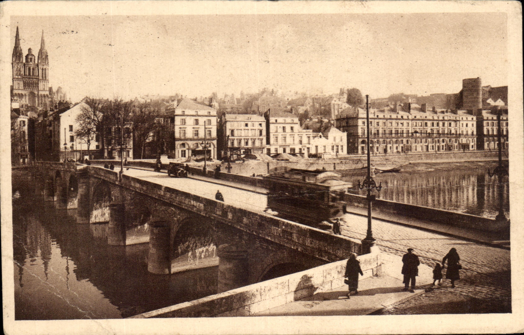 CPA Angers the Beaurepaire Bridge Towards the Cathedral And the Castle