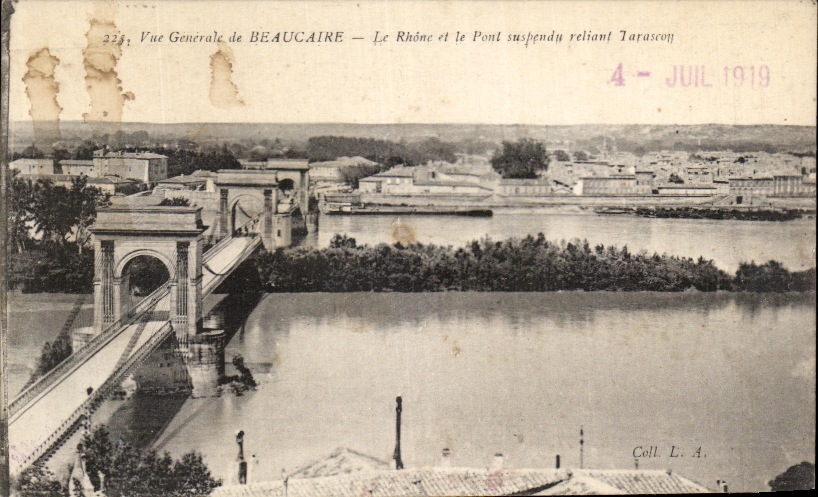 CPA Vue Generale De Beaucaire Le Rhone Et Le Pont Suspeudu Reliant Tarascon