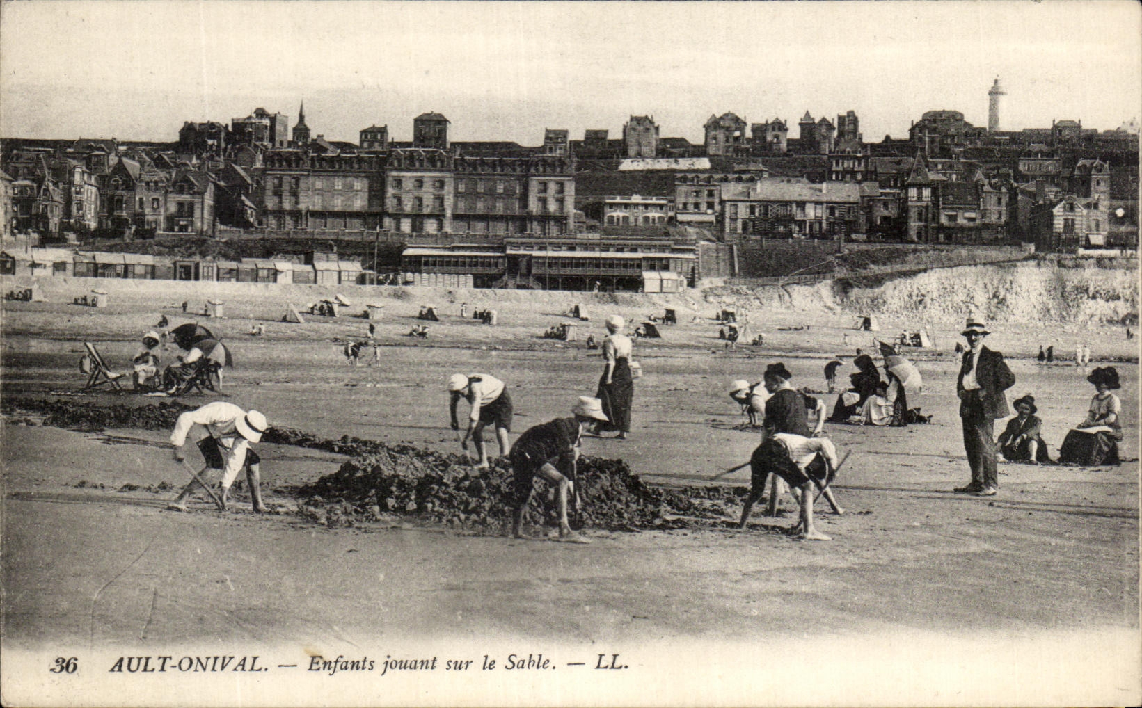 CPA Ault Onival Children Playing On Sand