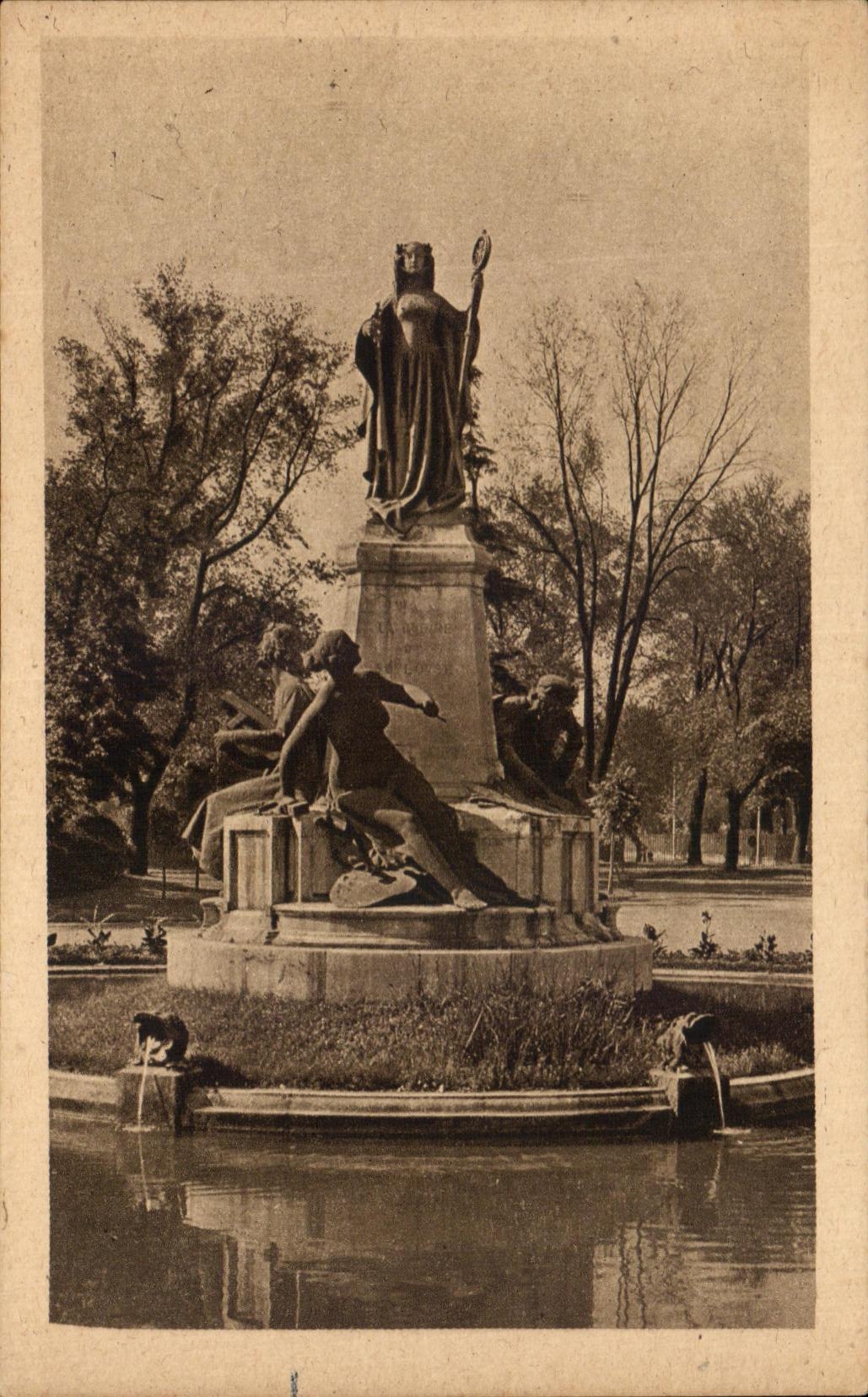 CPA Toulouse Jardin du Grand Rond Monument a Clemence Isaure