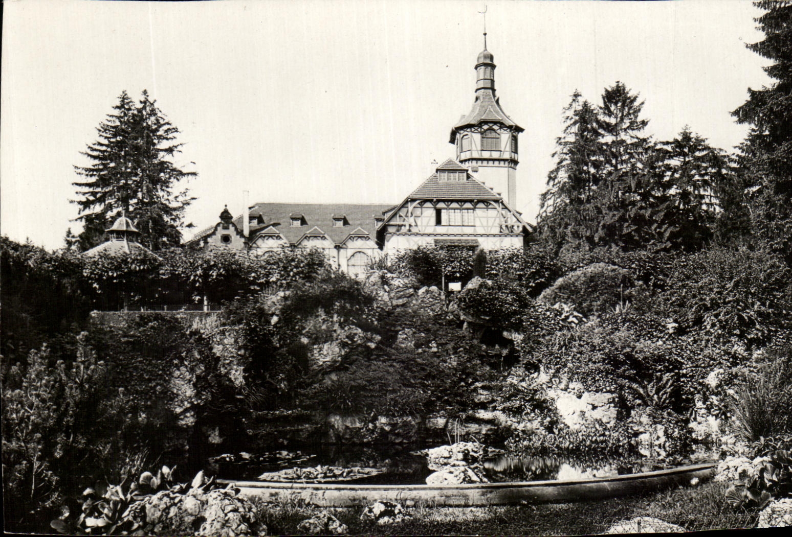 Jardin zoologico de CPA Mulhouse el restaurante y la cueva