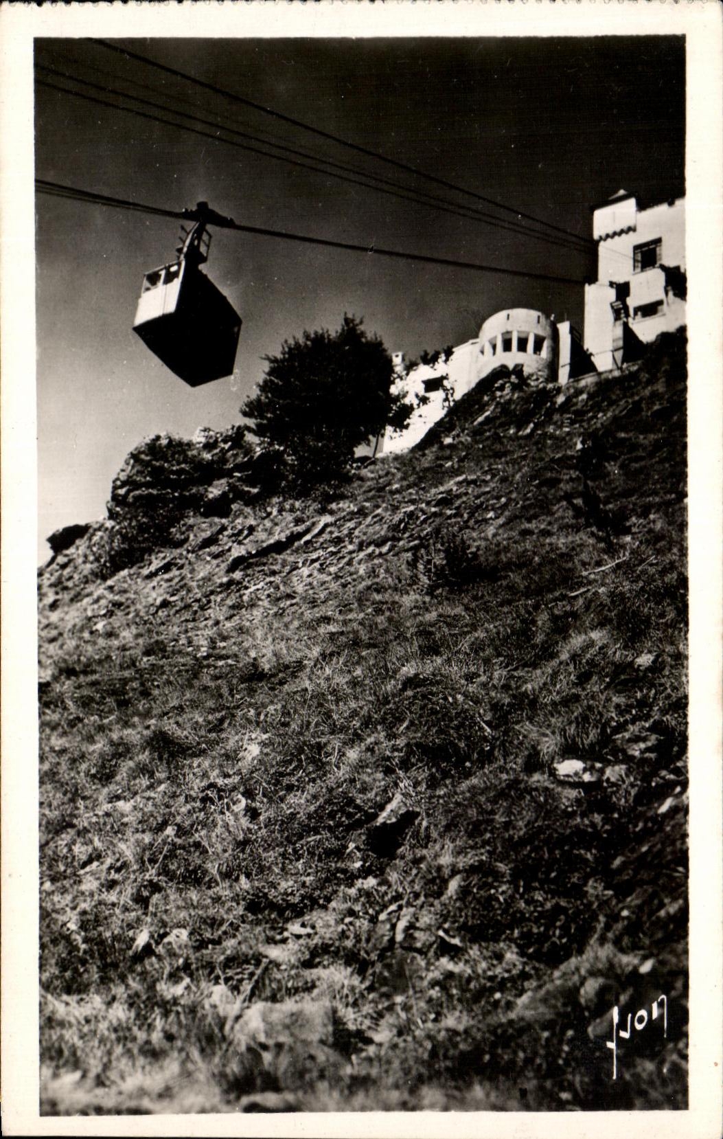 CPA Pibeste a 6 km de Lourdes la cabine arrivant a la gare superieure