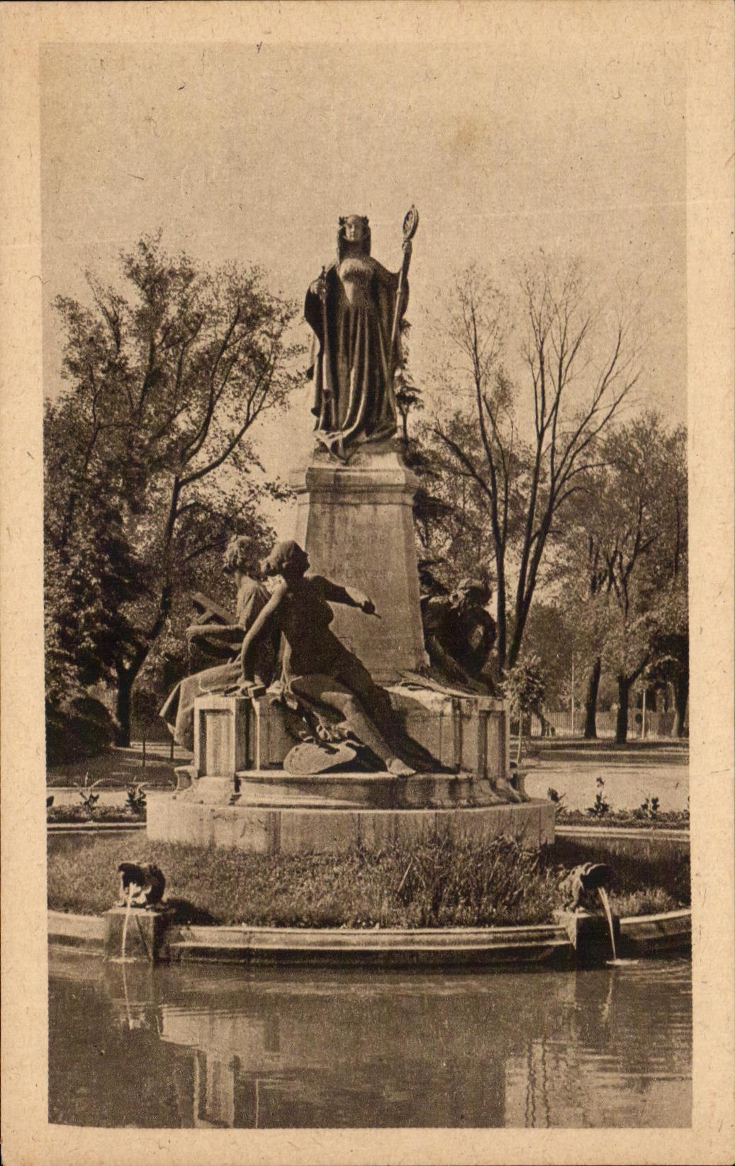 CPA Toulouse Jardin Du Grand Rond Monument A Clemence Isaure