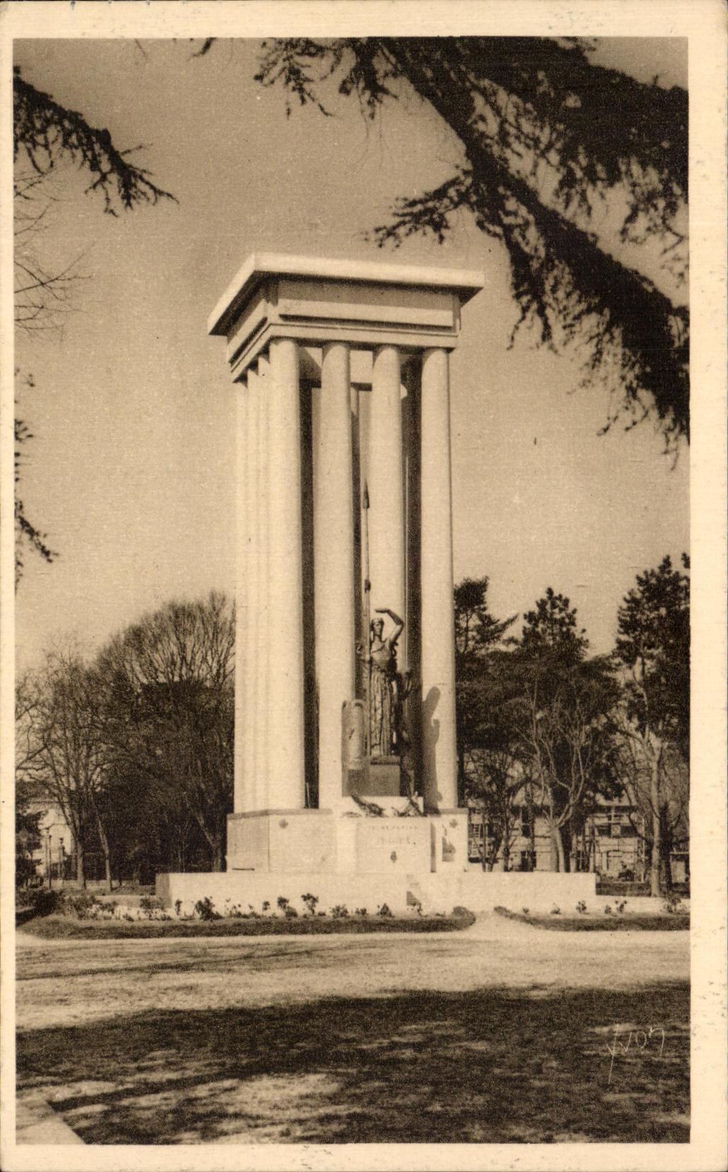 CPA Montauban La Monument Aux Morts Oeuvre De Bourdelle Militaria