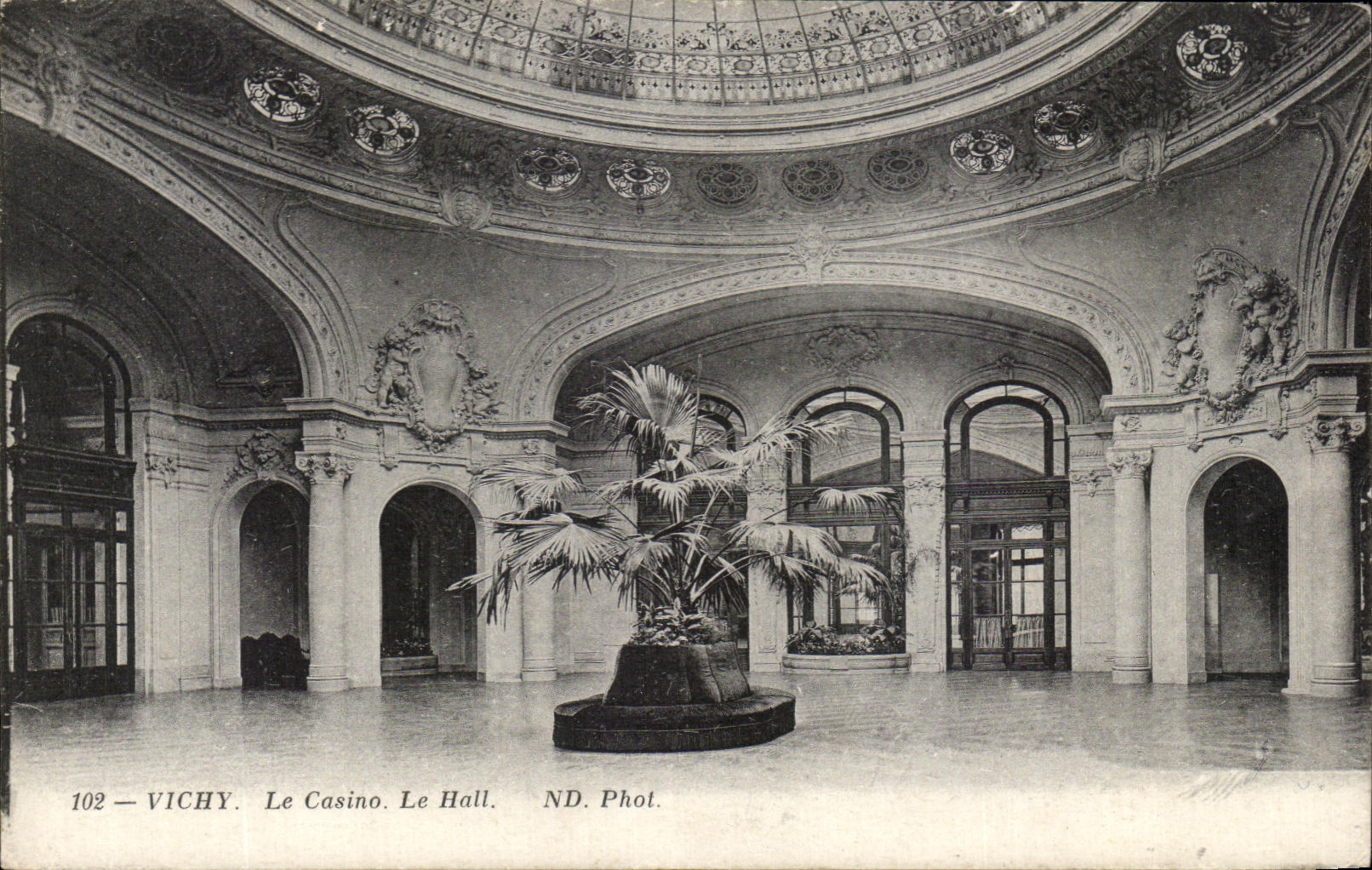CPA Vichy Le Casino Le Hall 