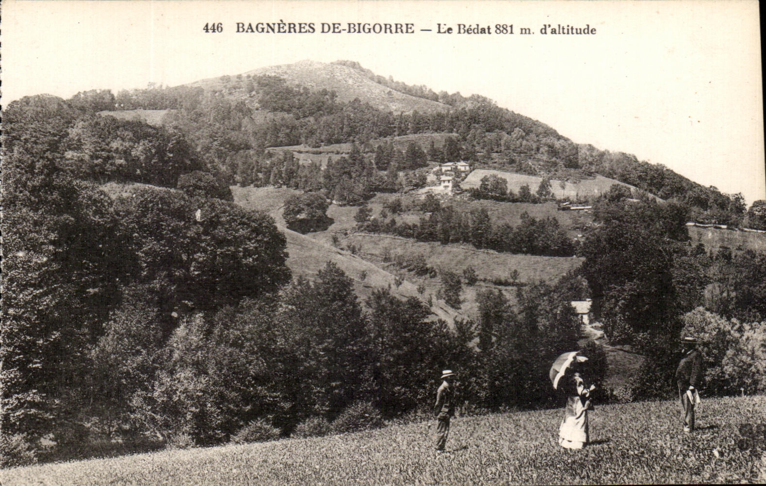 VINTAGE POSTCARD Bagneres de Bigorre Bedat