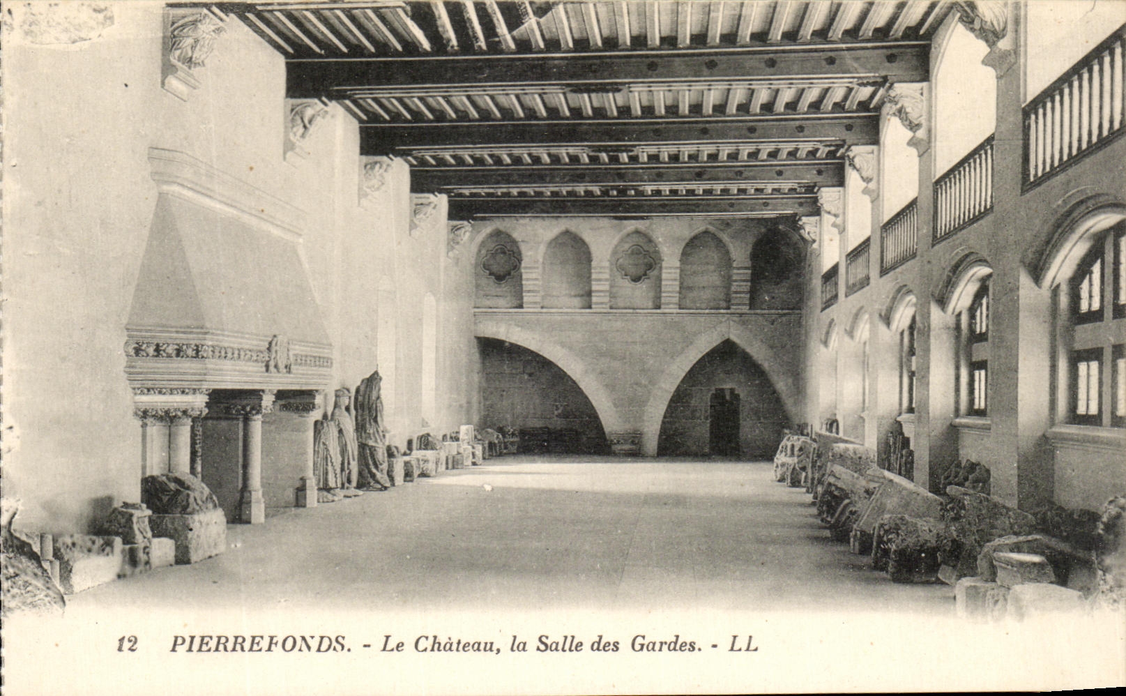 CPA Pierrefonds Le Chateau La Salle des Gardes 