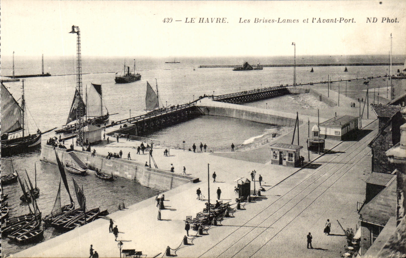 POSTAL Le Havre de la VENDIMIA las laminas de las brisas y el L antes de los barcos portuarios