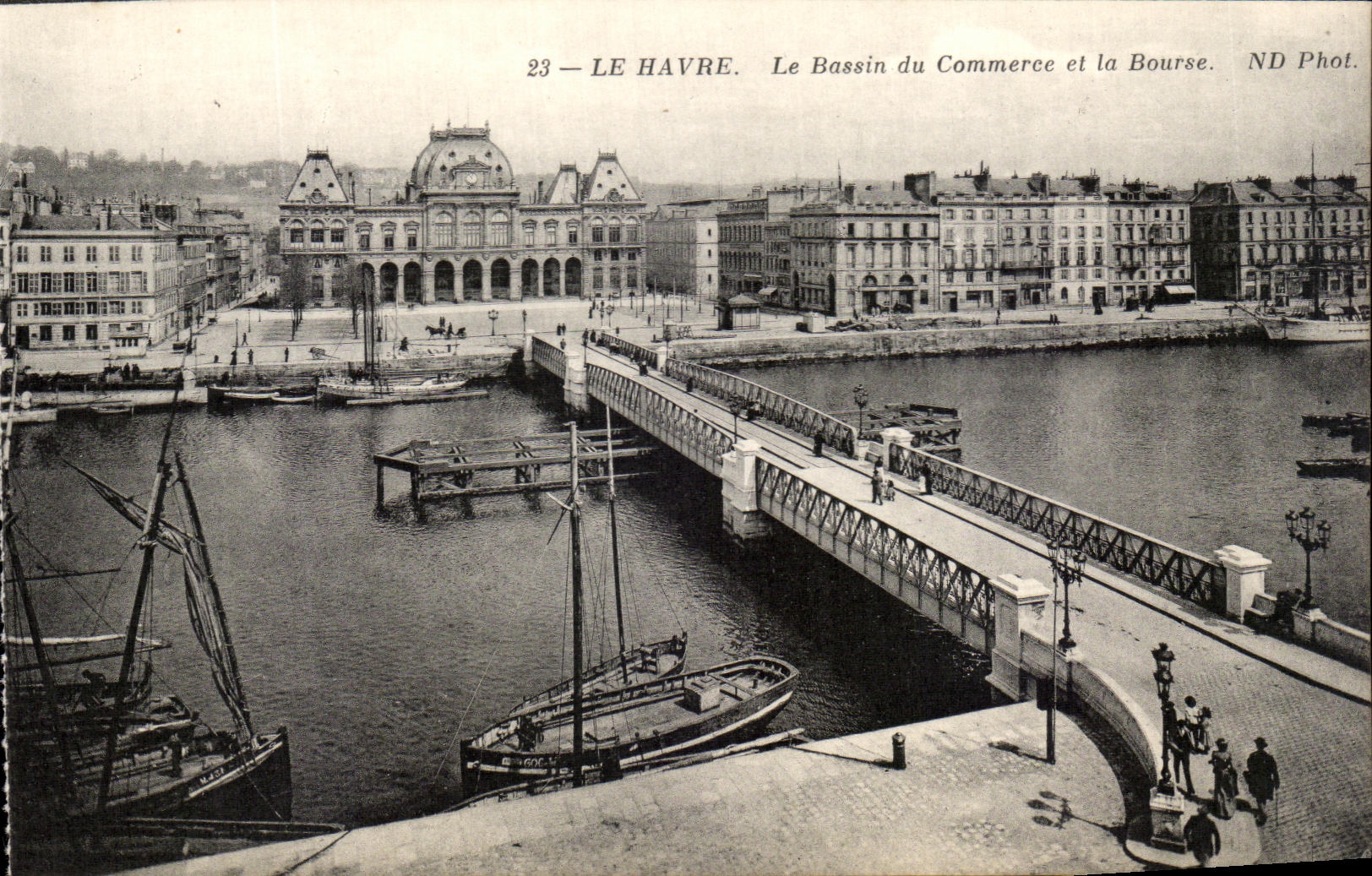 VINTAGE POSTCARD Le Havre the Basin Commercial and the Stock Exchange