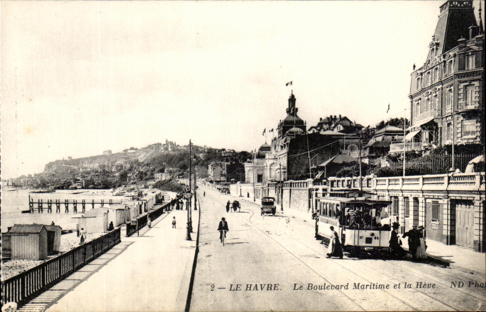 CPA Le Havre Le Boulevard Maritime et La Heve Tramway