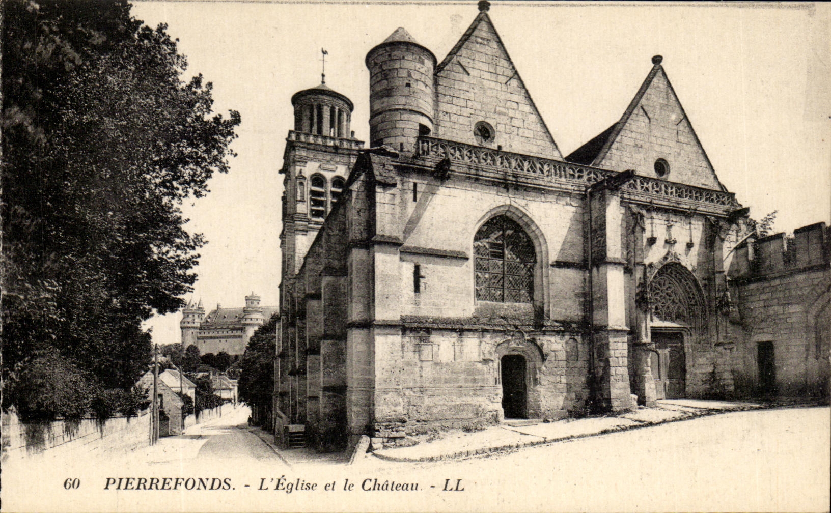 CPA Pierrefonds L Eglise et le chateau