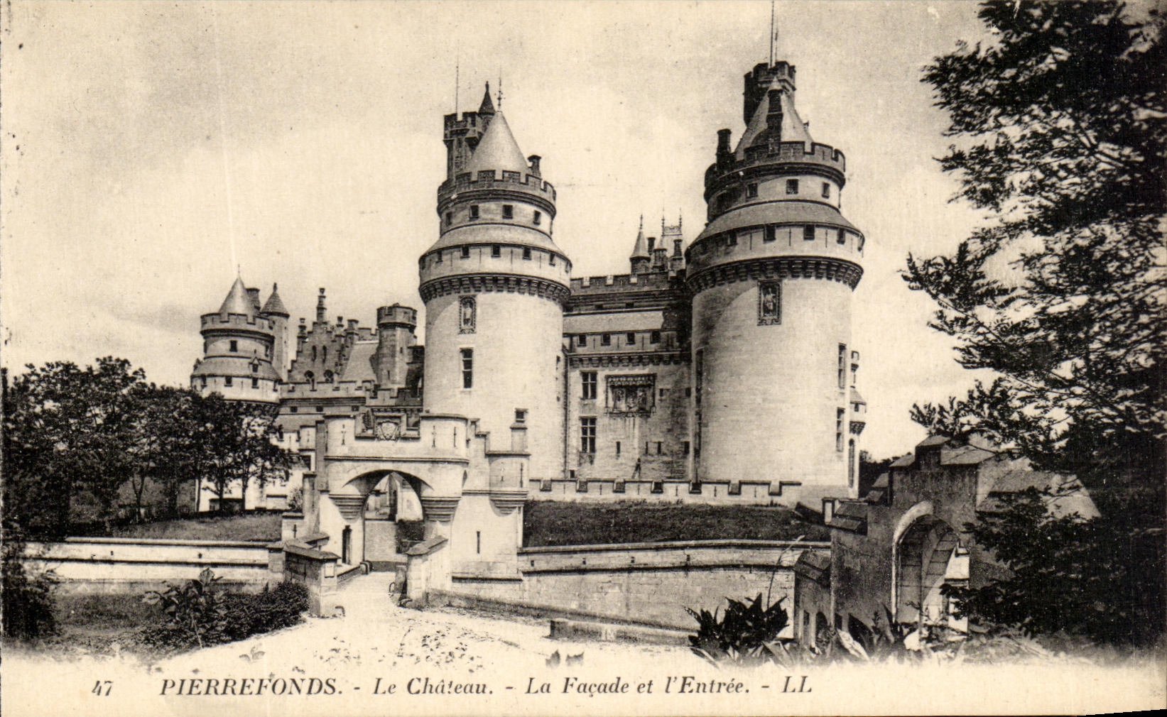 CPA Pierrefonds Le Chateau la Facade et l Entree