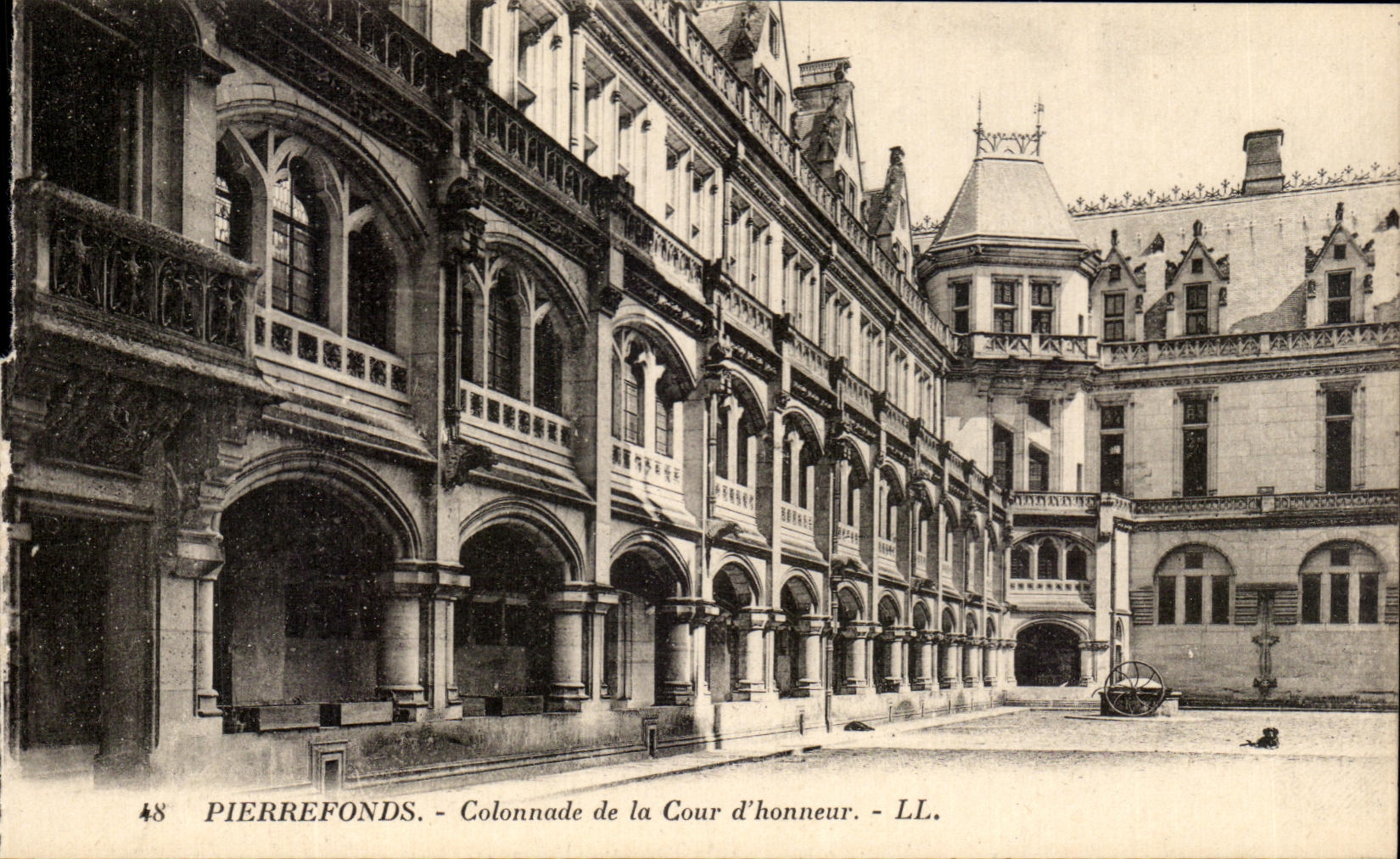 CPA Pierrefonds Colonnade de la Cour d honneur