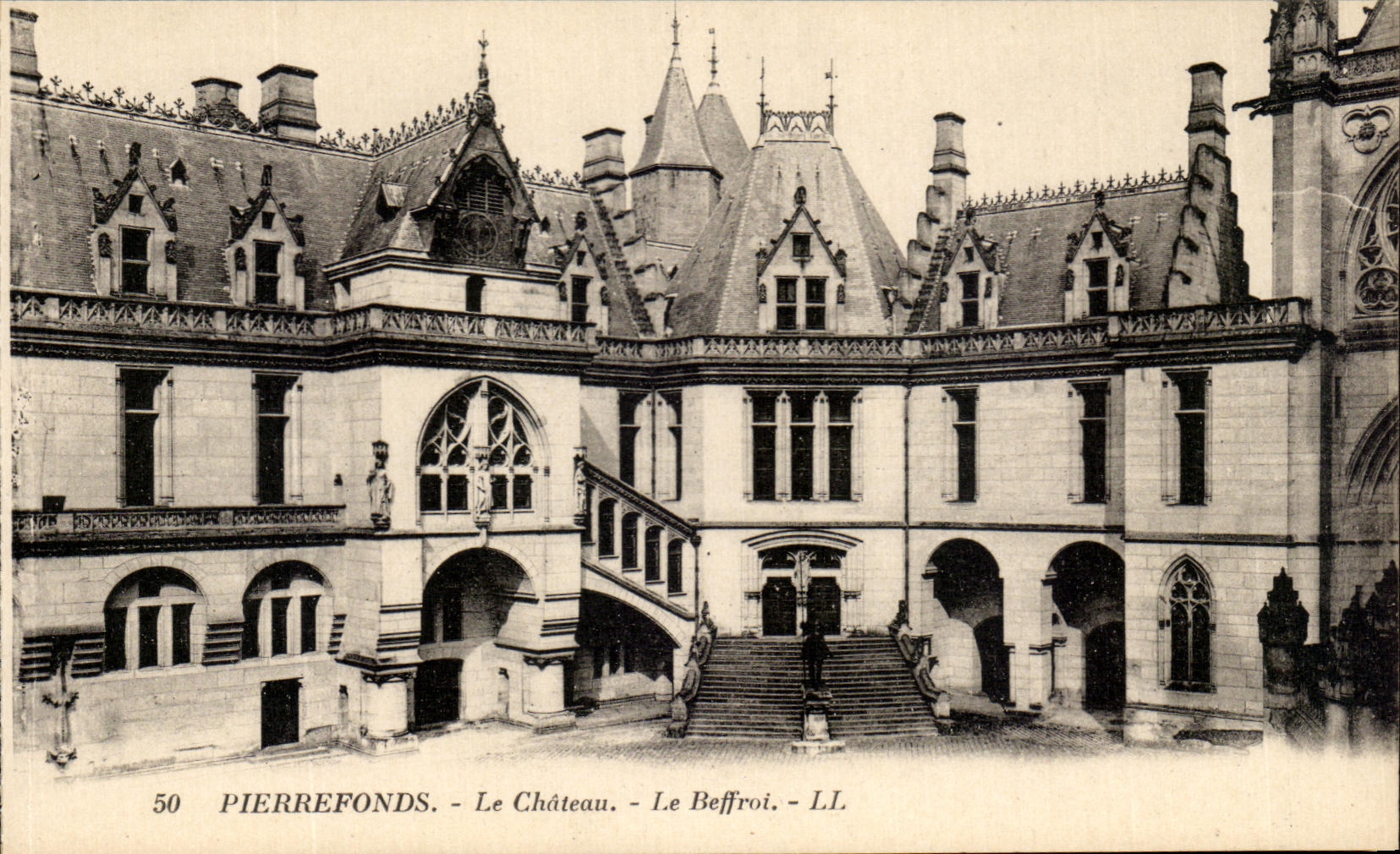 CPA Pierrefond Le Chateau Le Beffroi